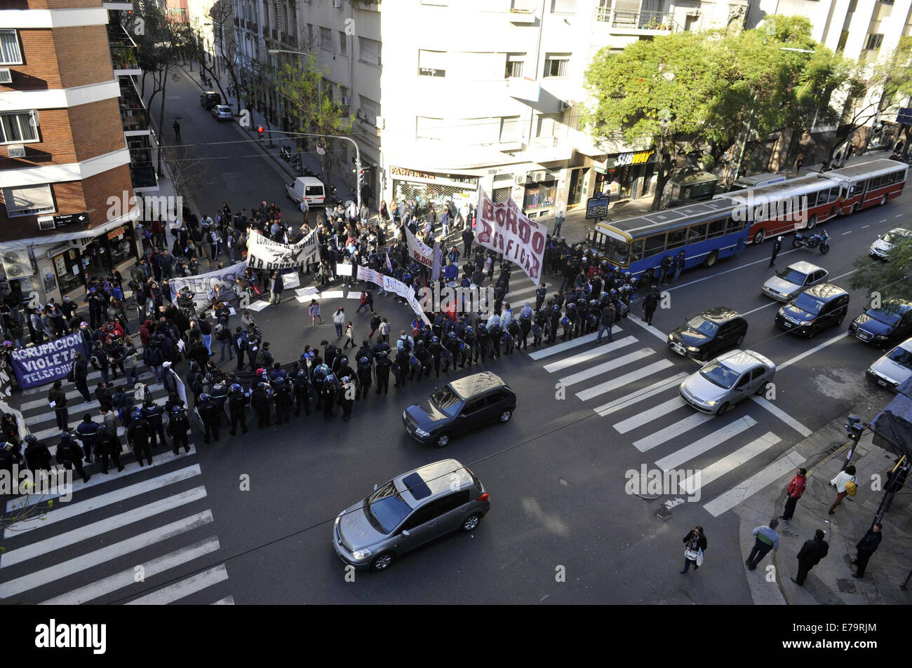 Buenos Aires, Argentina. Decimo Sep, 2014. Donnelley lavoratori stampa di partecipare a una manifestazione di protesta svoltasi al di fuori dell'Istituto nazionale di cooperative e di economia sociale di Monserrat quartiere di Buenos Aires, Argentina, il 7 settembre 10, 2014. Credito: Brigo Carlos/TELAM/Xinhua/Alamy Live News Foto Stock