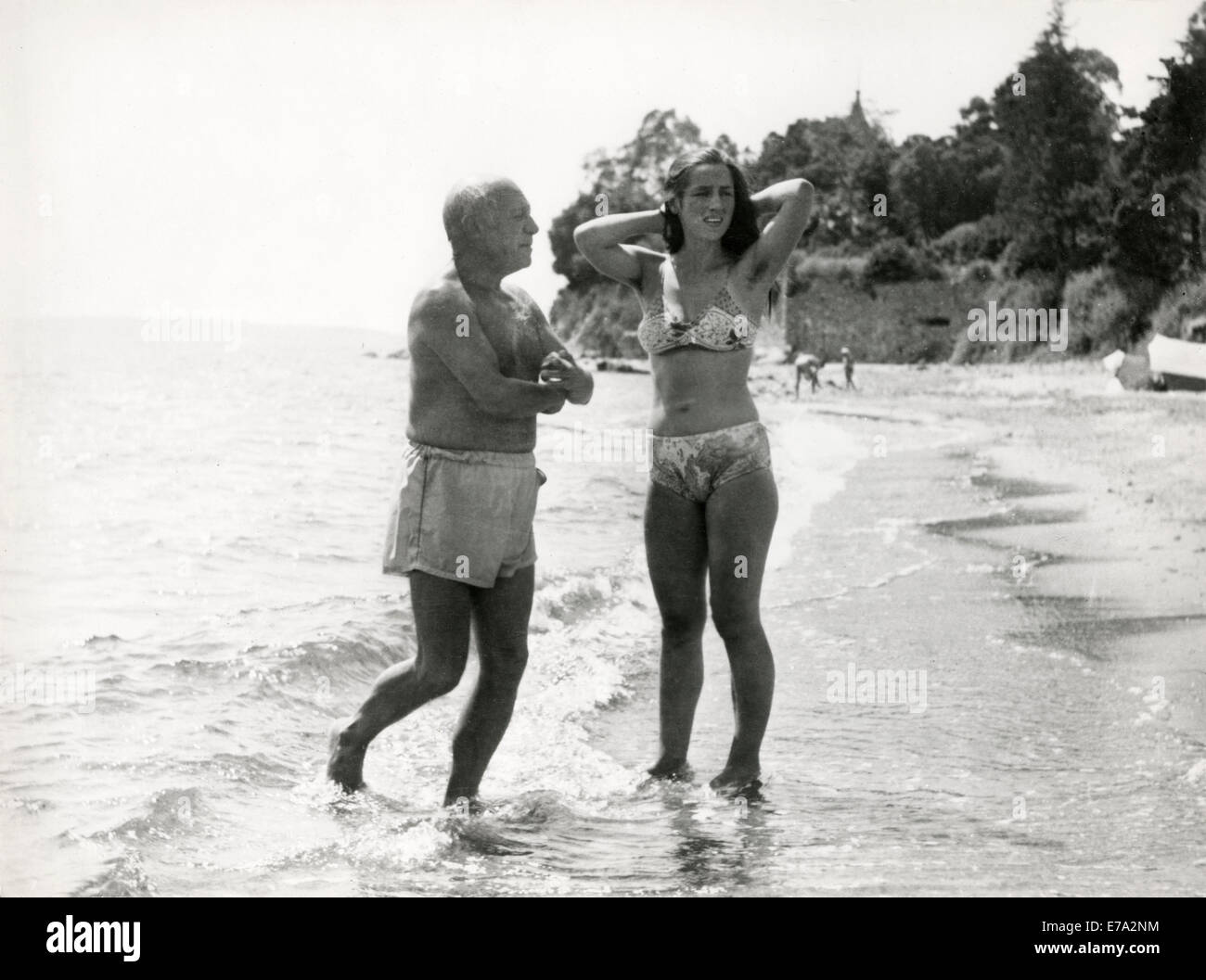 Pablo Picasso con Françoise Gilot, ancora da "La vie iniziare domani" (Vita comincia domani), 1950 Foto Stock