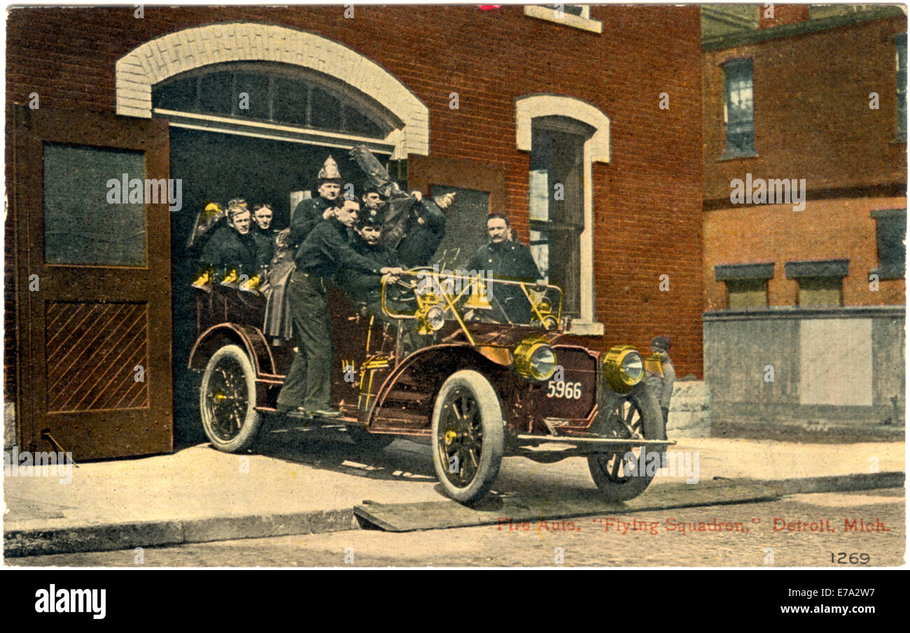Il motore 5966, Detroit Vigili del Fuoco, 'Flying Squadron', Detroit, Michigan STATI UNITI D'AMERICA, cartolina, 1913 Foto Stock