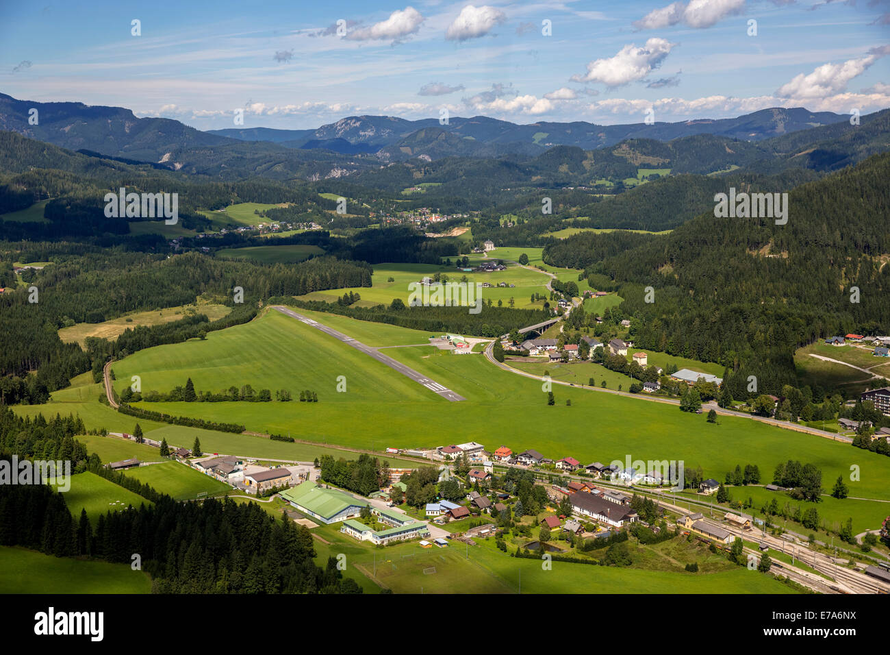 Vista aerea, airfield, Mariazell, Stiria, Austria Foto Stock