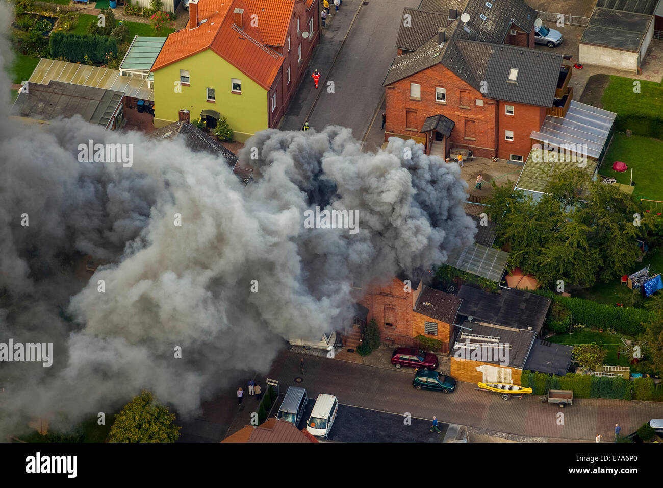 Incendio in un edificio della miniera, Gustavstraße street, antenna, Bönen, distretto della Ruhr, Nord Reno-Westfalia, Germania Foto Stock
