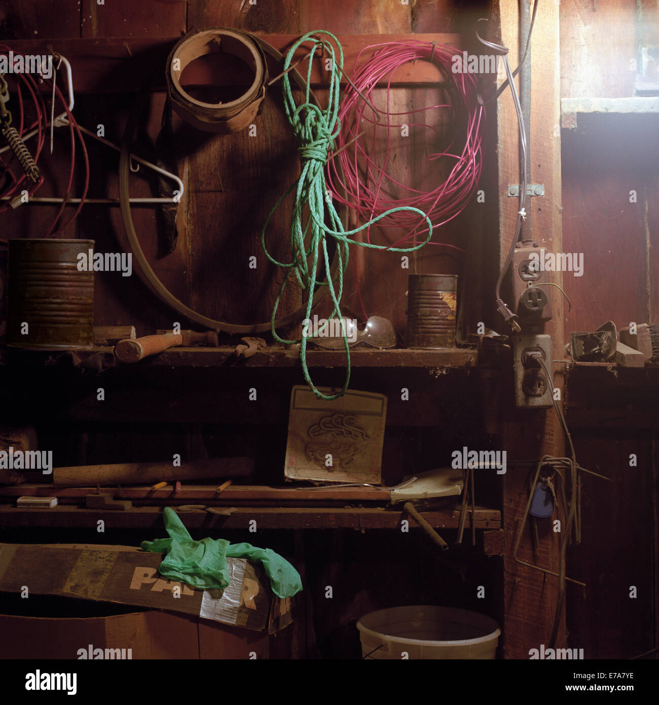 Un confuso capannone per il rimessaggio Foto Stock