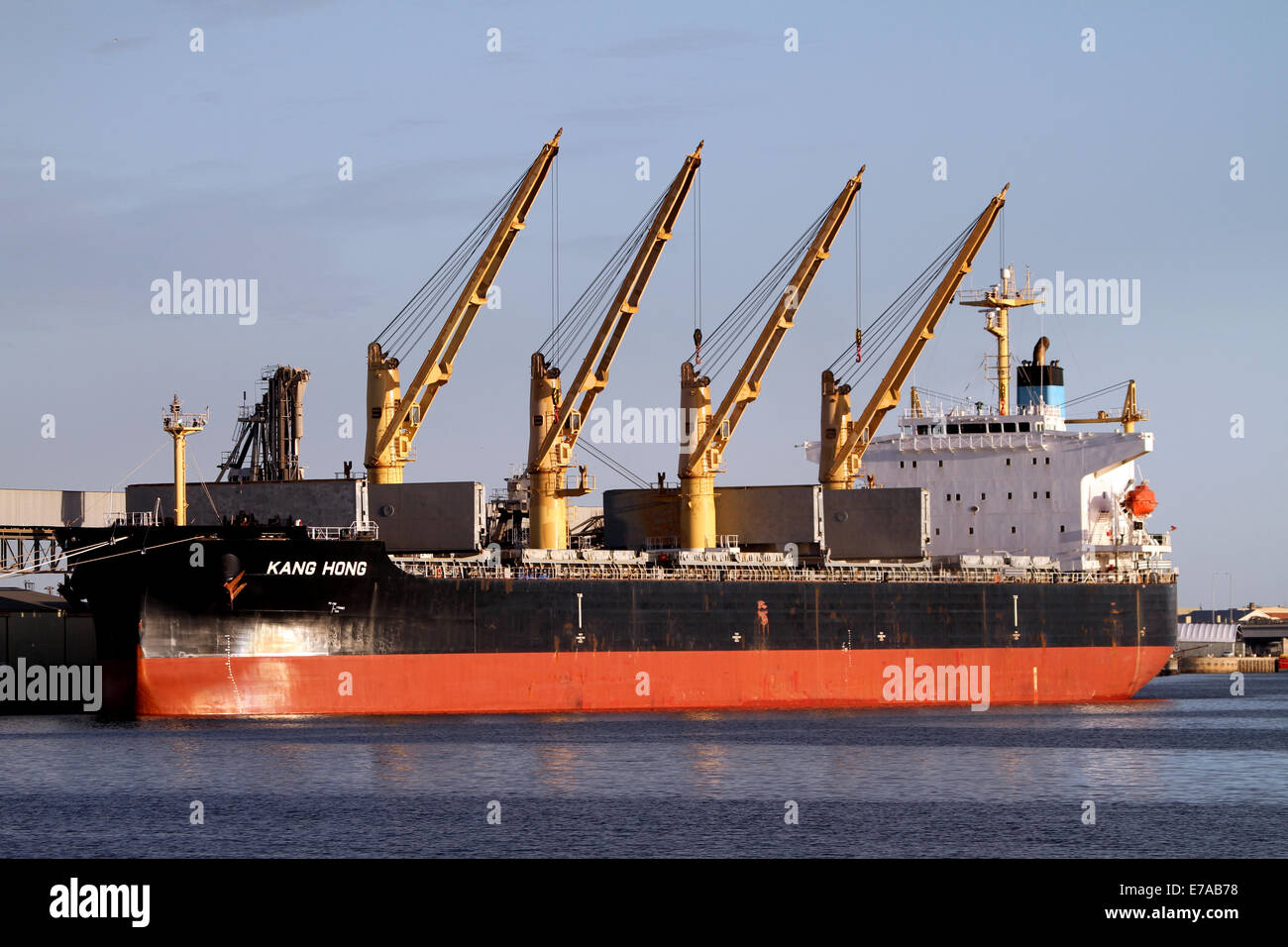 Il bulk carrier Kang Hong ormeggiata in Adelaide Australia Foto Stock