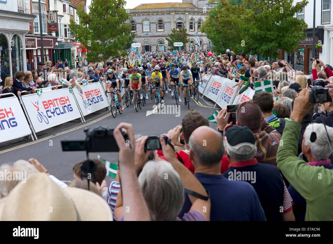 Exmouth, Devon. 11 Settembre, 2014. I ciclisti lasciando Exmouth Devon, all'inizio del tour della Gran Bretagna Stage 5. Credito: Rob cugini/Alamy Live News Foto Stock