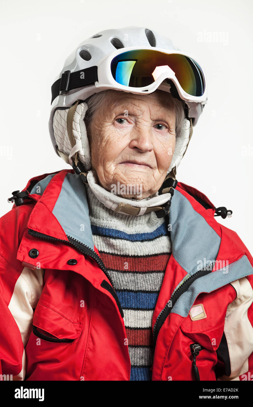 Ritratto di donna bionda sorridente che indossa occhiali da sci e casco  Foto stock - Alamy