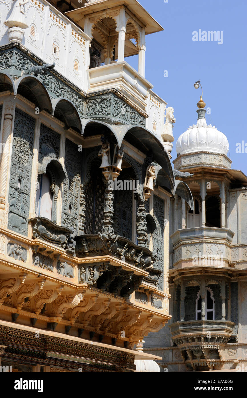 Dettagli architettonici in Udai Bilas Palace Hotel di eredità in Dungarpur, Rajasthan, India Foto Stock