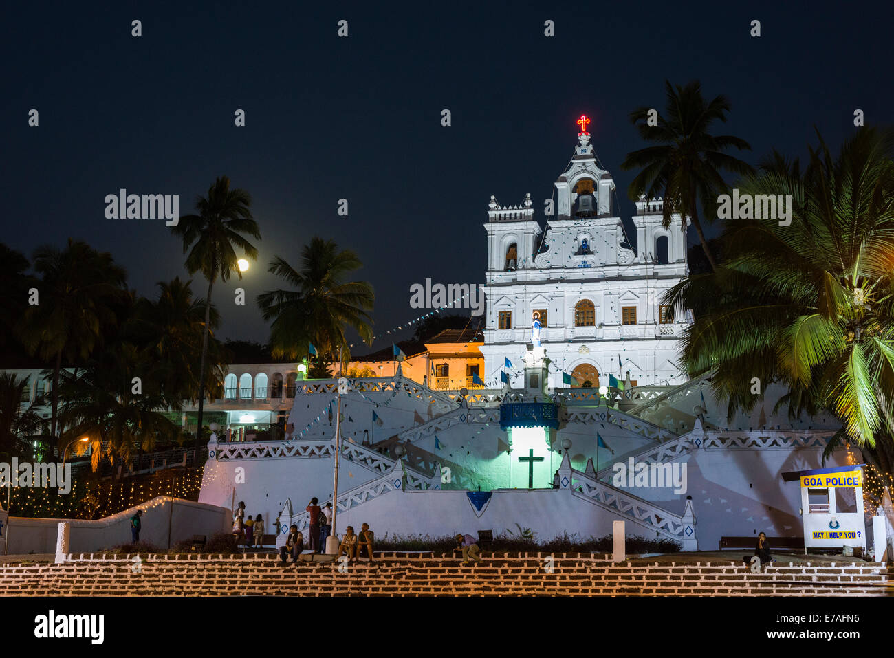La Chiesa di Panaji, illuminata di notte, Panaji, Goa, India Foto Stock