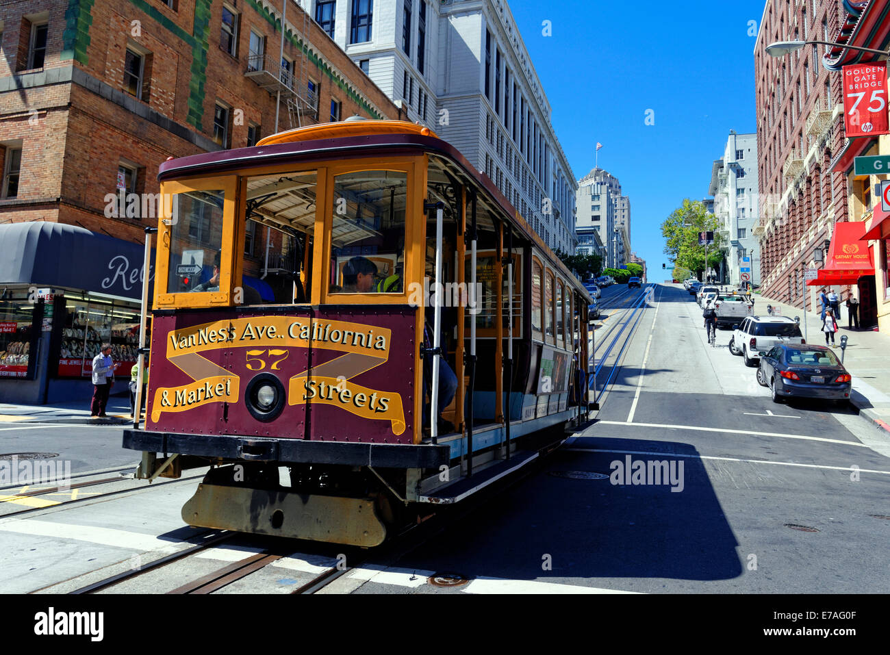 La storica funivia sulla California Street, San Francisco, California, Stati Uniti d'America Foto Stock