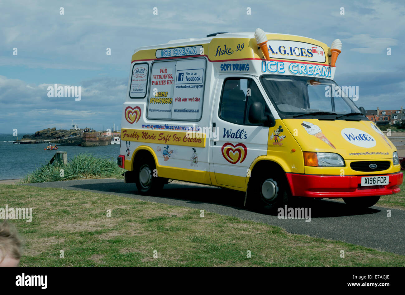 Un gelato van a North Berwick West Bay in un caldo giorno d'estate. Foto Stock