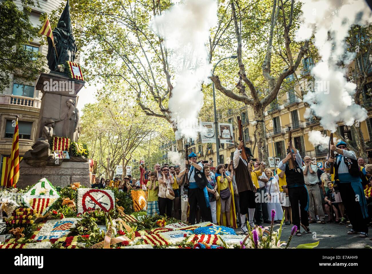 Barcellona, Spagna. 11 Settembre, 2014. Il 'Trabucaires di Gracia' eseguire durante il fiore che offre a Rafael Casanova sulla Catalogna della giornata nazionale Credito: ZUMA Press, Inc./Alamy Live News Foto Stock