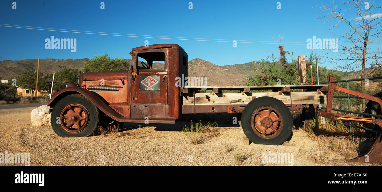 Vecchio camion arrugginito Foto Stock