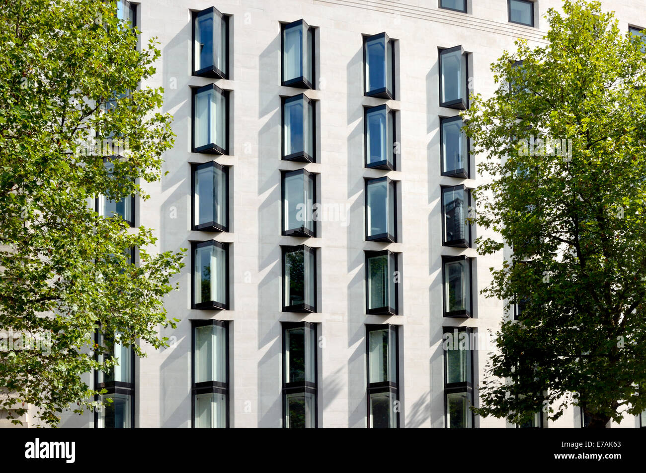 Londra, Inghilterra, Regno Unito. Silken Hotel / ME Hotel (Foster & Partners, 2006) sul sito dell'ex Gaiety Theatre Foto Stock