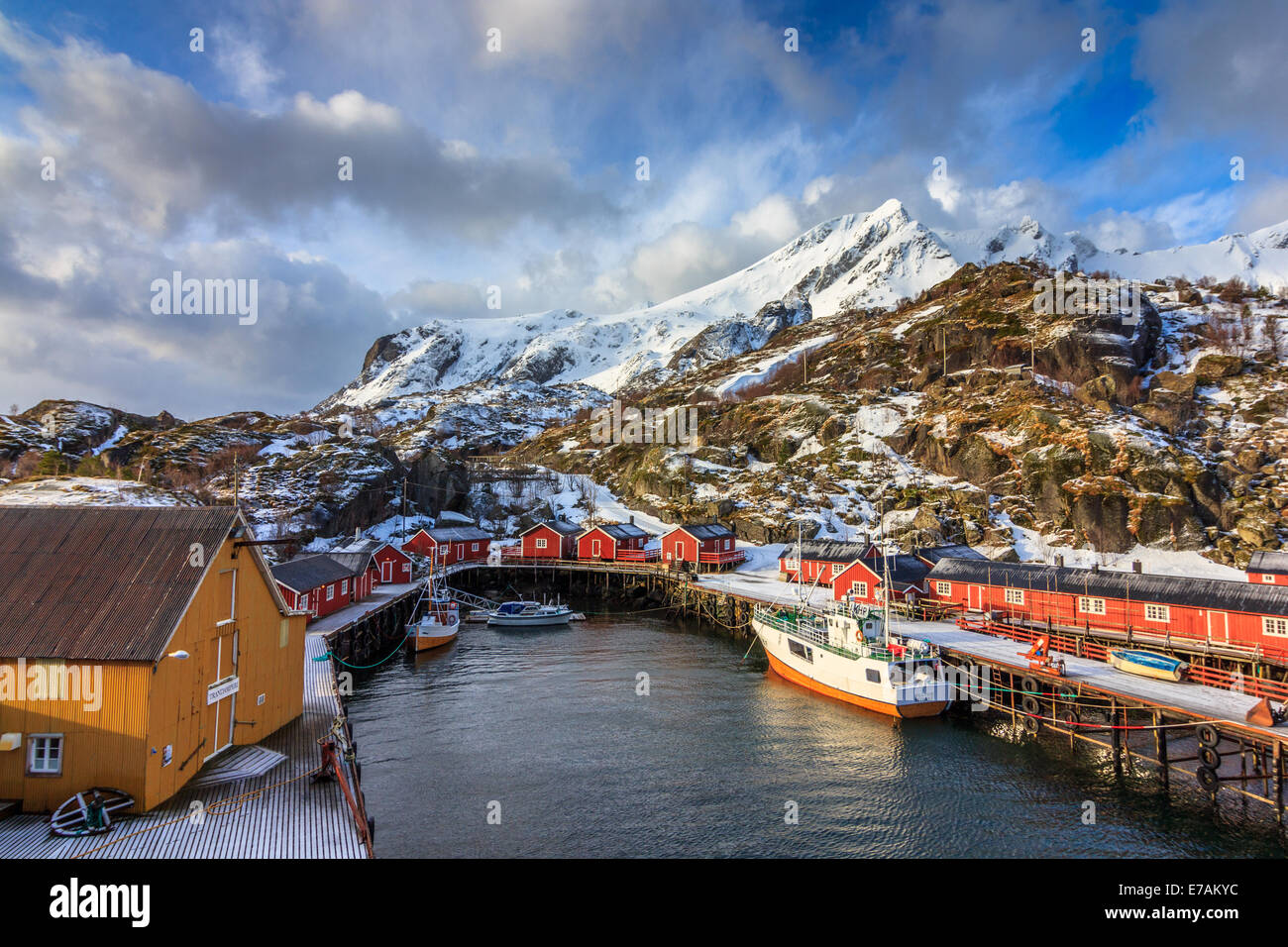 Il villaggio di pesca nelle Isole Lofoten Foto Stock