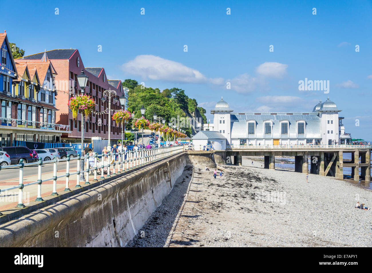 Beach Road Penarth Seafront, Penarth Beach e Penarth Pier Pavillion Penarth vale of Glamorgan South Wales GB UK Europe Foto Stock