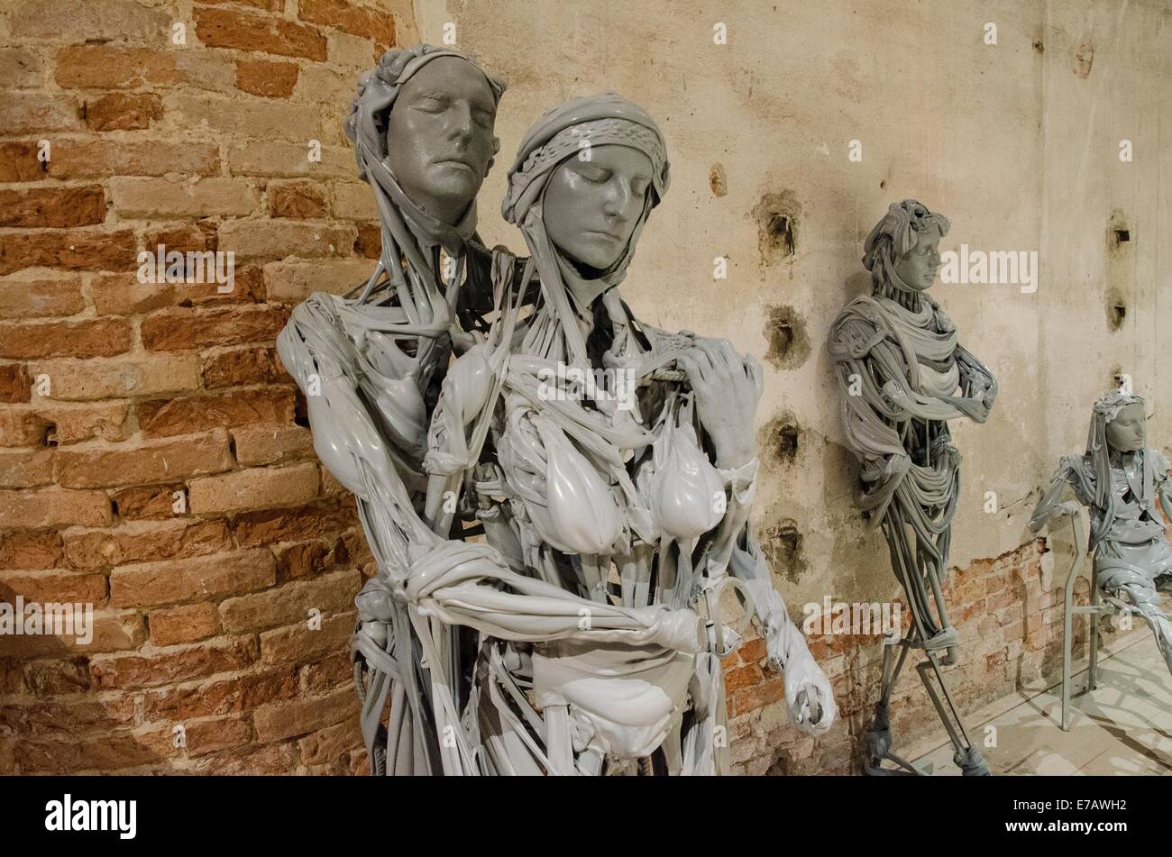 55ª Biennale di Venezia Pawel Althamer scultore polacco di scultura figurativa serie veneziani 2013 set di 90 sculture figurativo Foto Stock