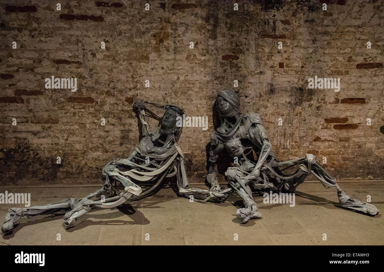 55ª Biennale di Venezia Pawel Althamer scultore polacco di scultura figurativa serie veneziani 2013 set di 90 sculture figurativo Foto Stock