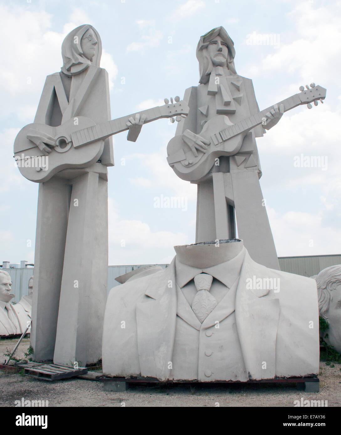 I giganti Beatles di David Adickes e le sculture della testa presidenziale di Houston fondono cultura pop e tributo civico in audace cemento. Foto Stock