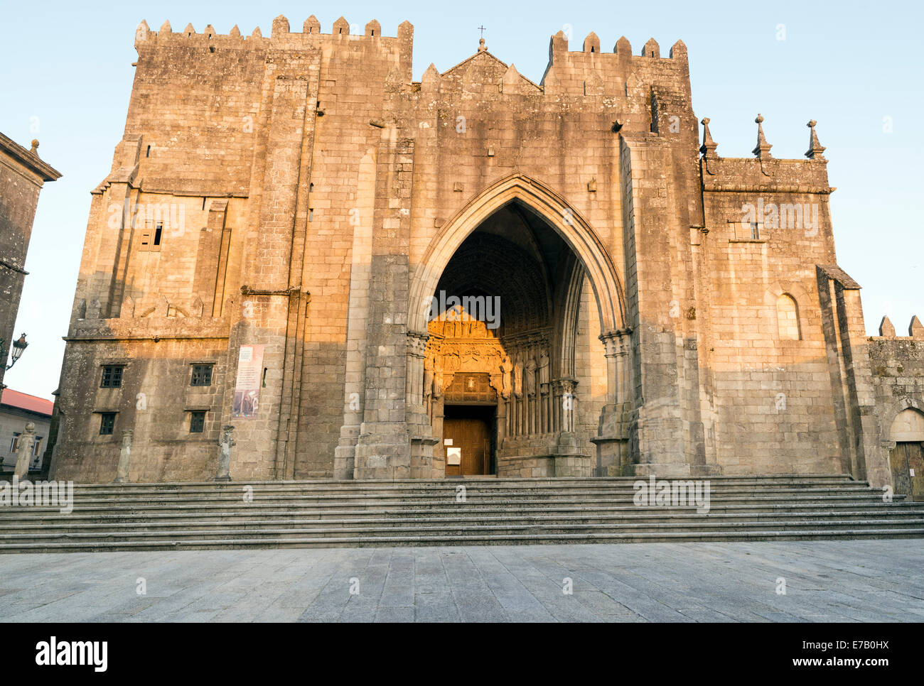 Tuy cattedrale, l'edificio fu consacrata nel 1225 d.c. durante la monarchia di re Alfonso, ma la sua costruzione fu iniziata oltre un ce Foto Stock