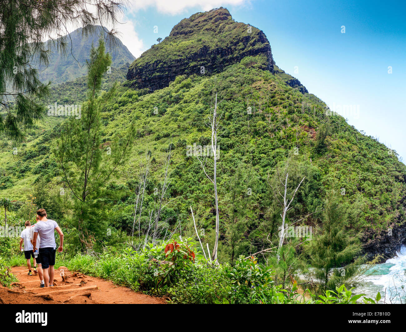 Gli escursionisti sul Kalalau Trail su Kauai vicino Hanakapiai Beach Foto Stock