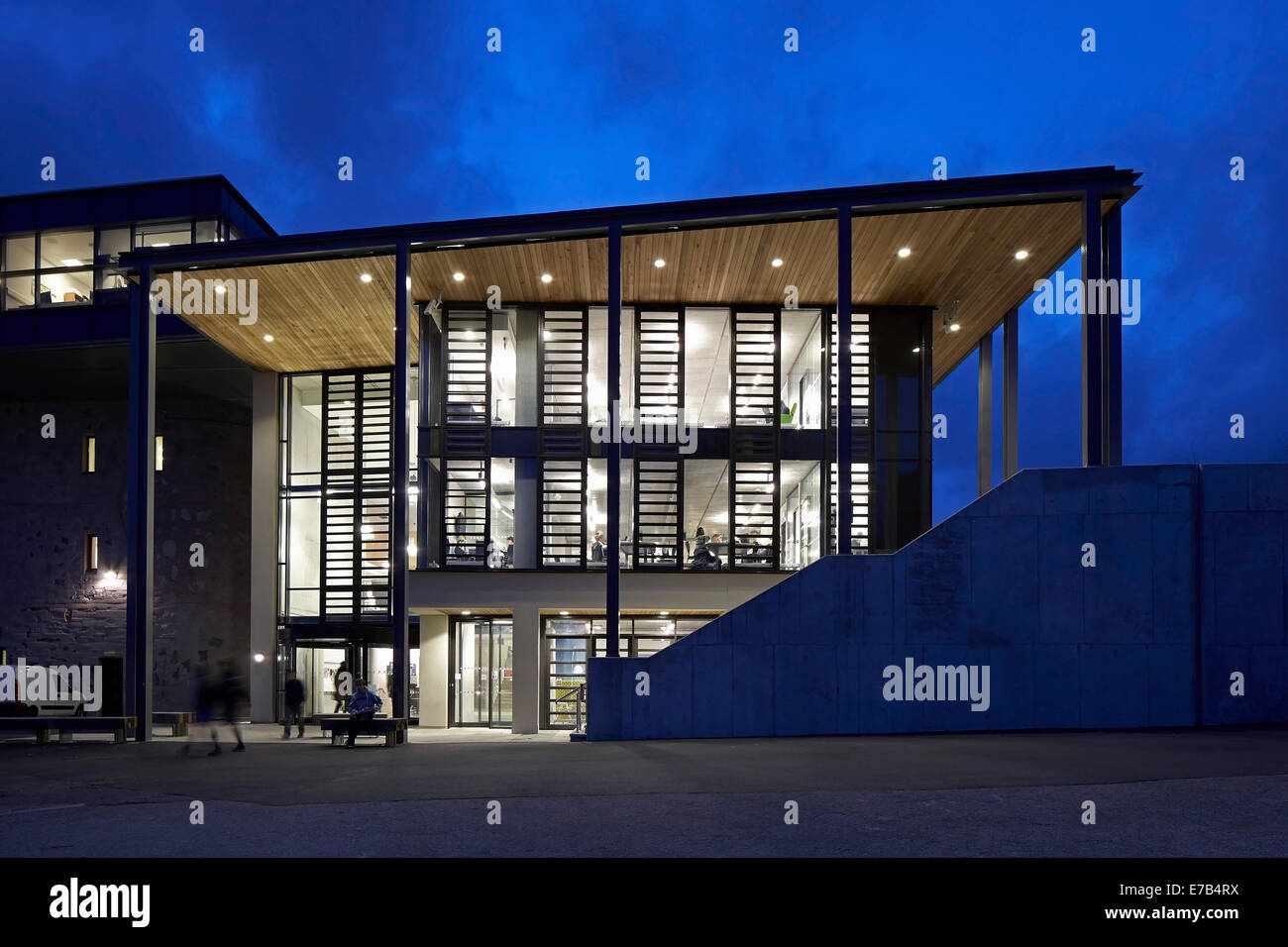 Lo scambio a Falmouth University, Penryn, Regno Unito. Architetto: Burwell Deakins architetti, 2013. Libreria a baldacchino entra Foto Stock