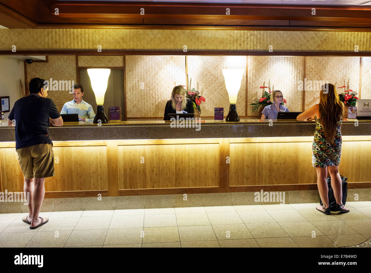 Honolulu Hawaii,Oahu,Hawaiian,Waikiki Beach,resort,Hilton Waikiki Beach,hotel,lobby,ricevimento check in ricevimento prenotazioni registro,re Foto Stock