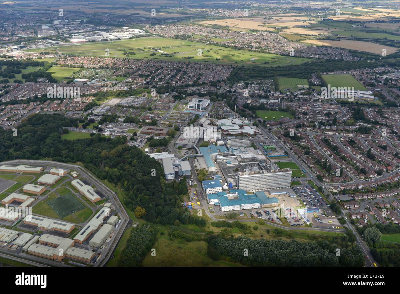 Una veduta aerea della Royal Liverpool University Hospital e la zona circostante di Fazakerley Foto Stock