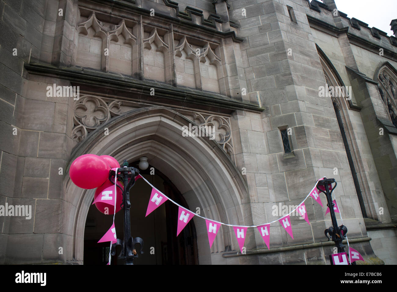 Leamington Spa Warwickshire, Regno Unito. Xii sett, 2014. Chiesa della Santa Trinità in Leamington Spa è aperto venerdì 12 e sabato 13 settembre come parte del patrimonio Open Days. La Chiesa celebra il suo centenario questo anno con decorazioni floreali e mostre come pure con sottofondo di musica d'organo. Credito: Colin Underhill/Alamy Live News Foto Stock