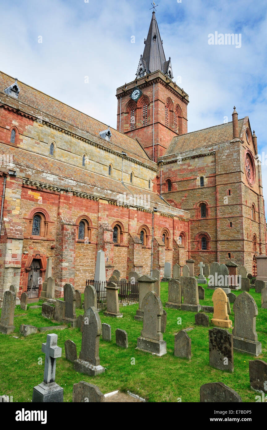 Cimitero di fronte a San Magnus Cathedral, Kirkwall, Continentale, Orkney, Scotland, Regno Unito Foto Stock