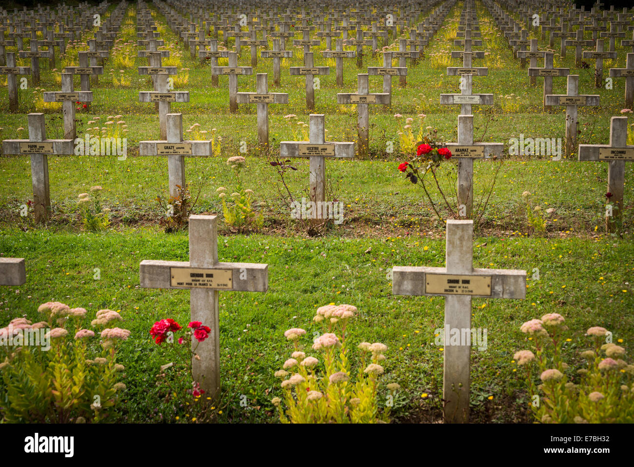 Tombe dei combattenti della resistenza in Chasseneuil-sur-Bonnieure nazionale cimitero di resistenza Foto Stock