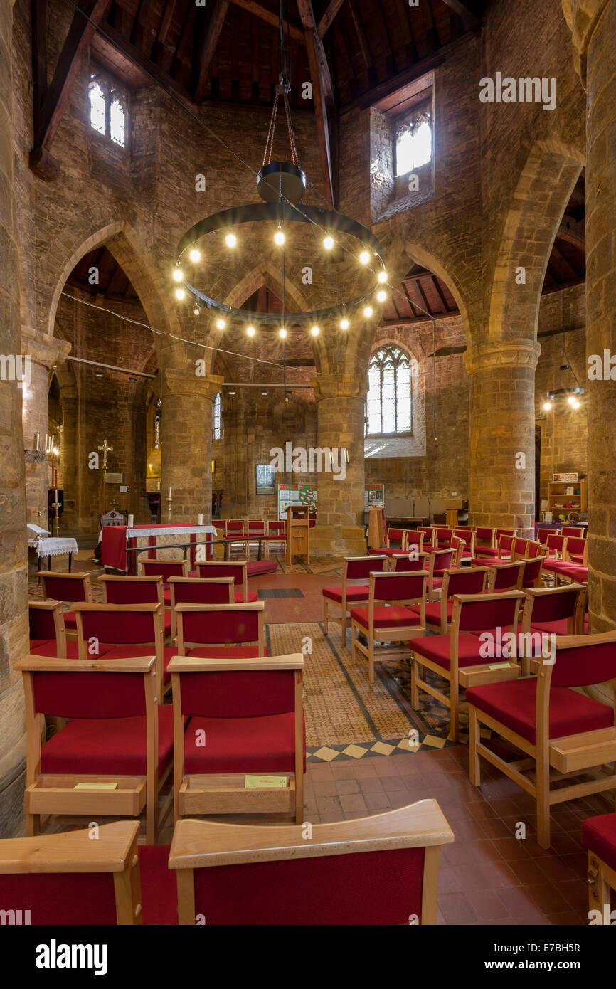 Northampton. Regno Unito. 12 settembre 2014. La Chiesa del Santo Sepolcro. Heritage open days. Solo una delle quattro chiese rotonde rimanente nel Regno Unito, ispirato dall'originale santo Sepolcro a Gerusalemme. Questa bellissima chiesa fu fondata intorno al 1100 D.C. da Simon de Senlis come una offerta di ringraziare per il suo ritorno dalle crociate. Credito: Keith J Smith./Alamy Live News Foto Stock