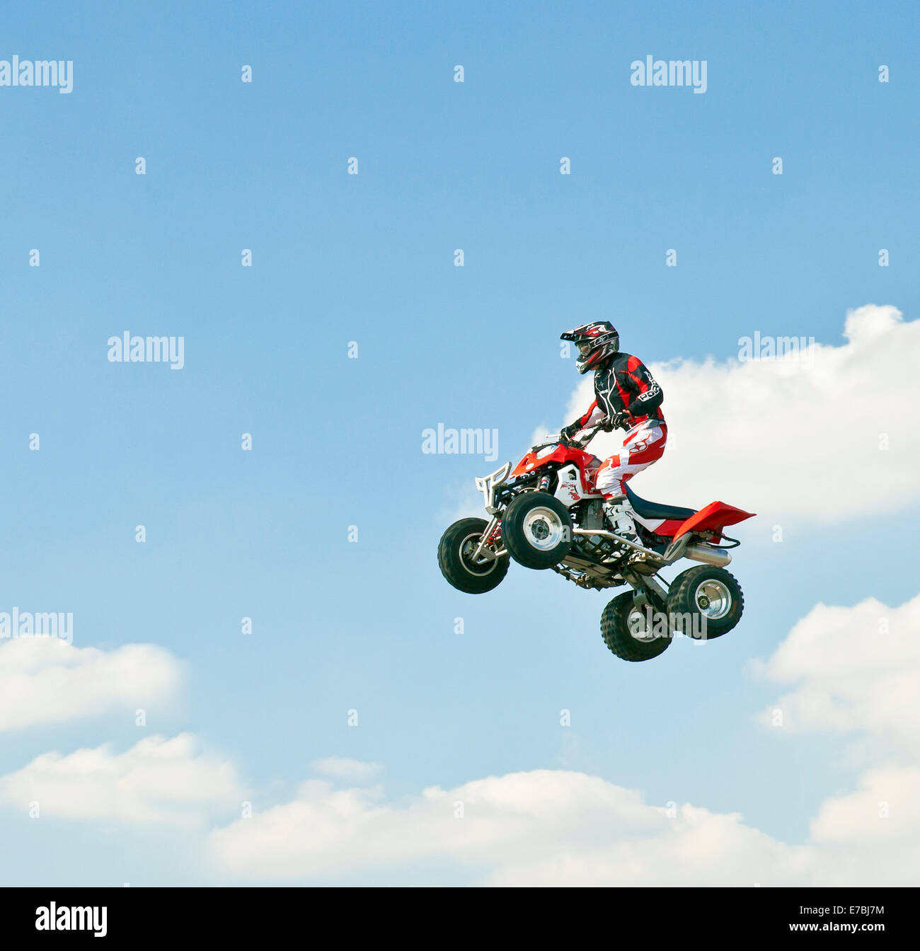 Quad bike jumping, riden da Jason Smyth. Foto Stock