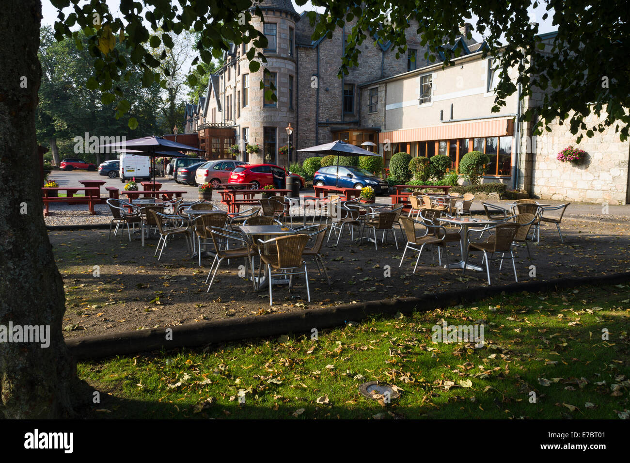 Tabelle outdoor presso il Cairngorm Hotel, Aviemore Foto Stock