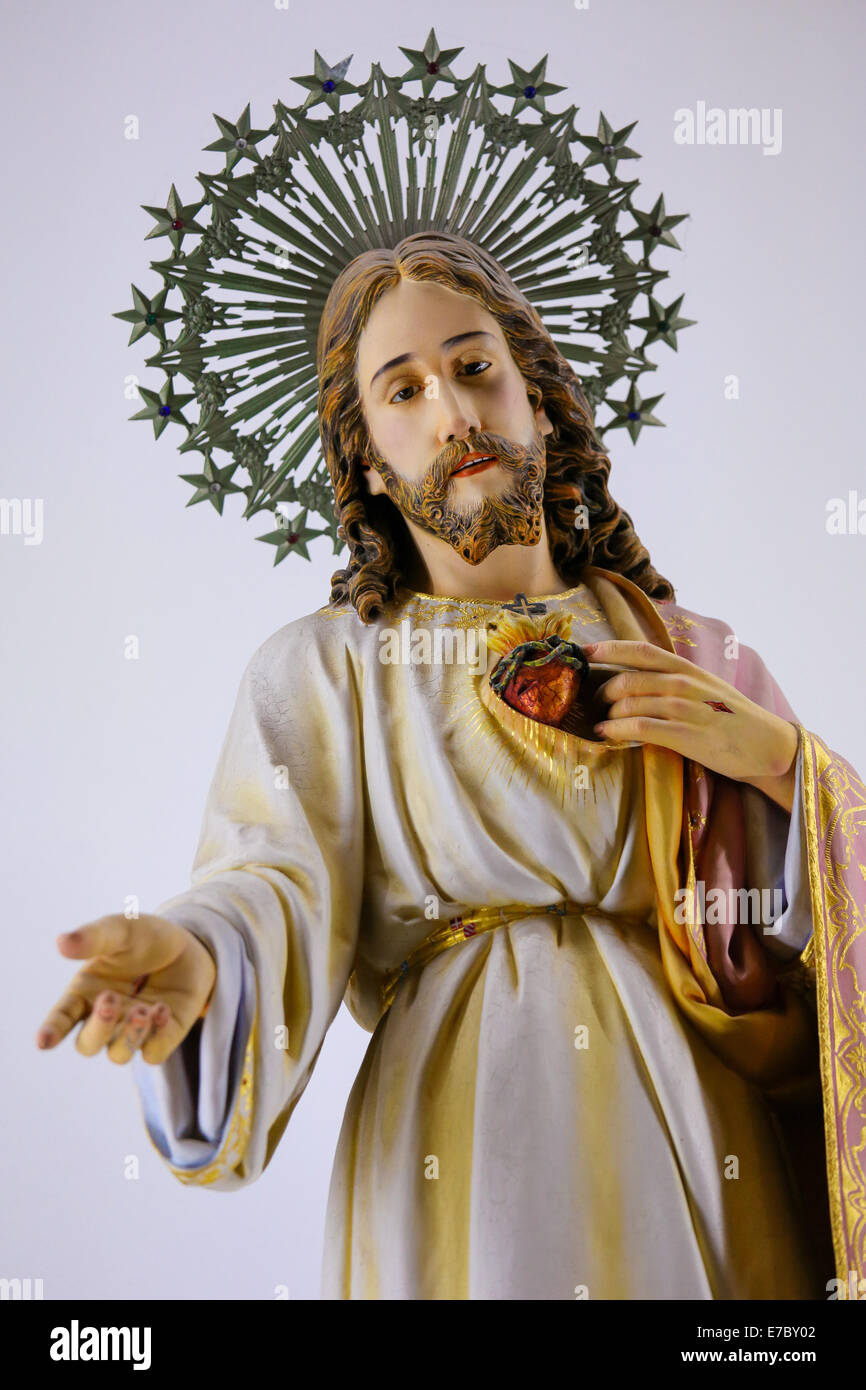 Statua di Gesù e del Sacro Cuore nel Santuario della roccia (Santuario da Penha) in Guimaraes, Portogallo. Foto Stock