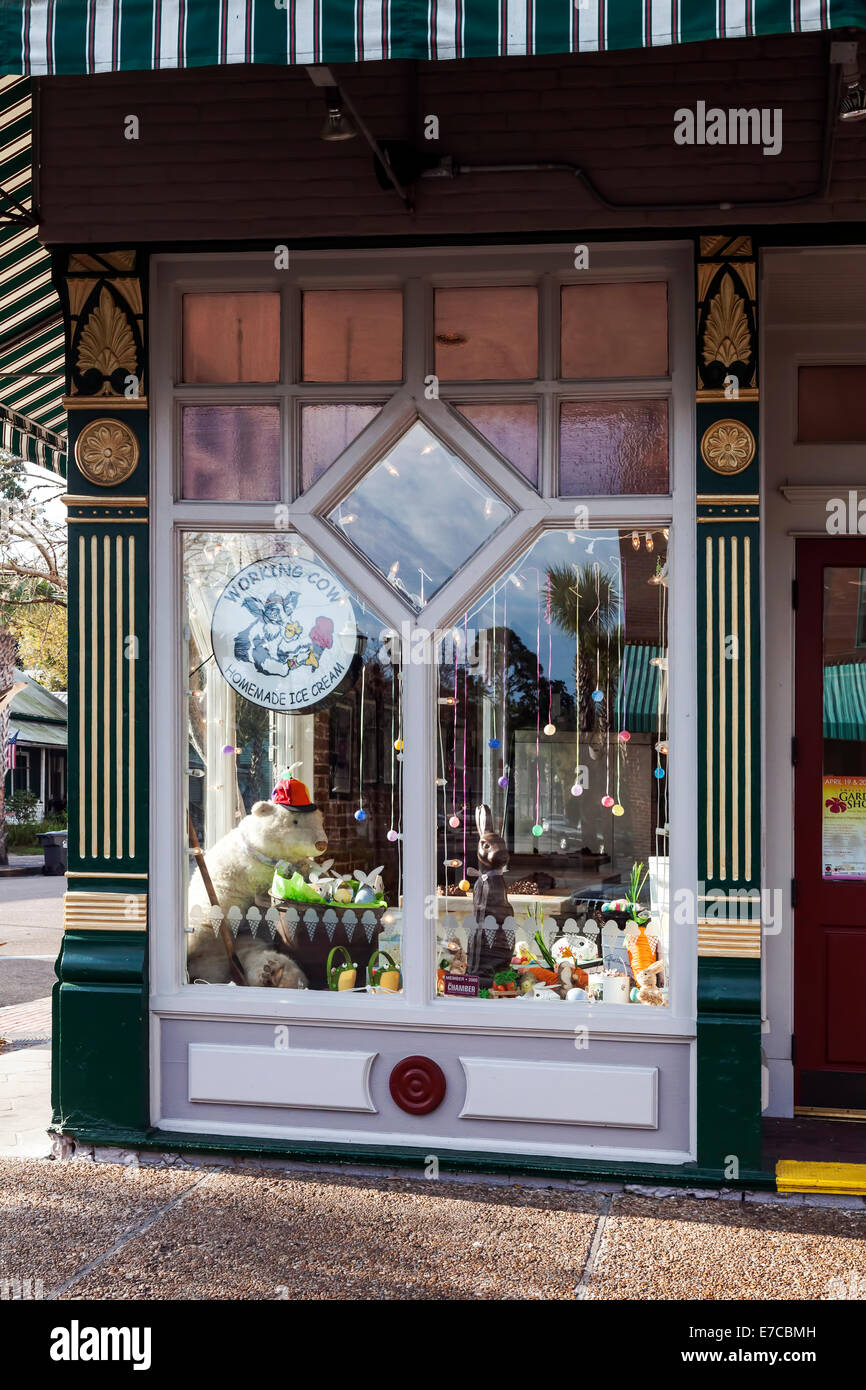 Vacca di lavoro gelato artigianale vetrina nel vecchio quartiere storico di Fernandina Beach, Florida, Stati Uniti d'America. Foto Stock