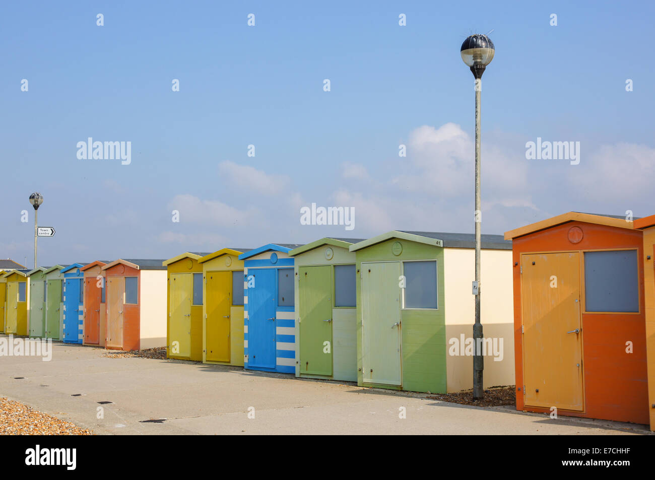 Pittoresca spiaggia di capanne a Seaford East Sussex England Regno Unito Regno Unito Foto Stock