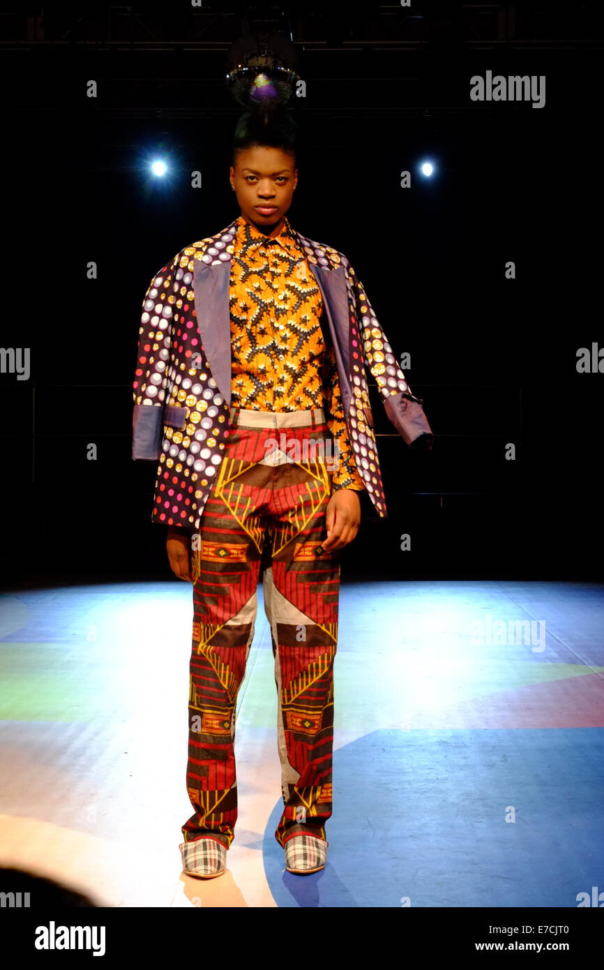 Londra, Regno Unito. Il 13 settembre 2014. Sfilata di moda con diversi designer africani, tra cui conferire Elan, SOBOYE ), Sindiso Khumalo , AAKS ,tenuto come parte dell Africa Utopia Credito: Rachel Megawhat/Alamy Live News Foto Stock