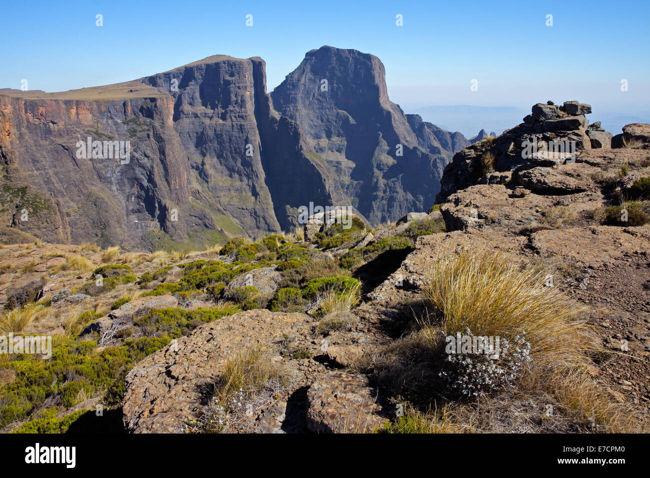 Vista delle alte cime delle montagne Drakensberg, Royal Natal National Park, Sud Africa Foto Stock