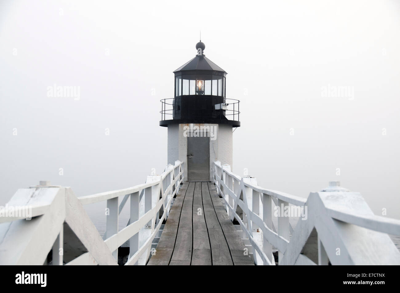 Un faro sul litorale della Nuova Inghilterra nel Maine, Stati Uniti d'America Foto Stock