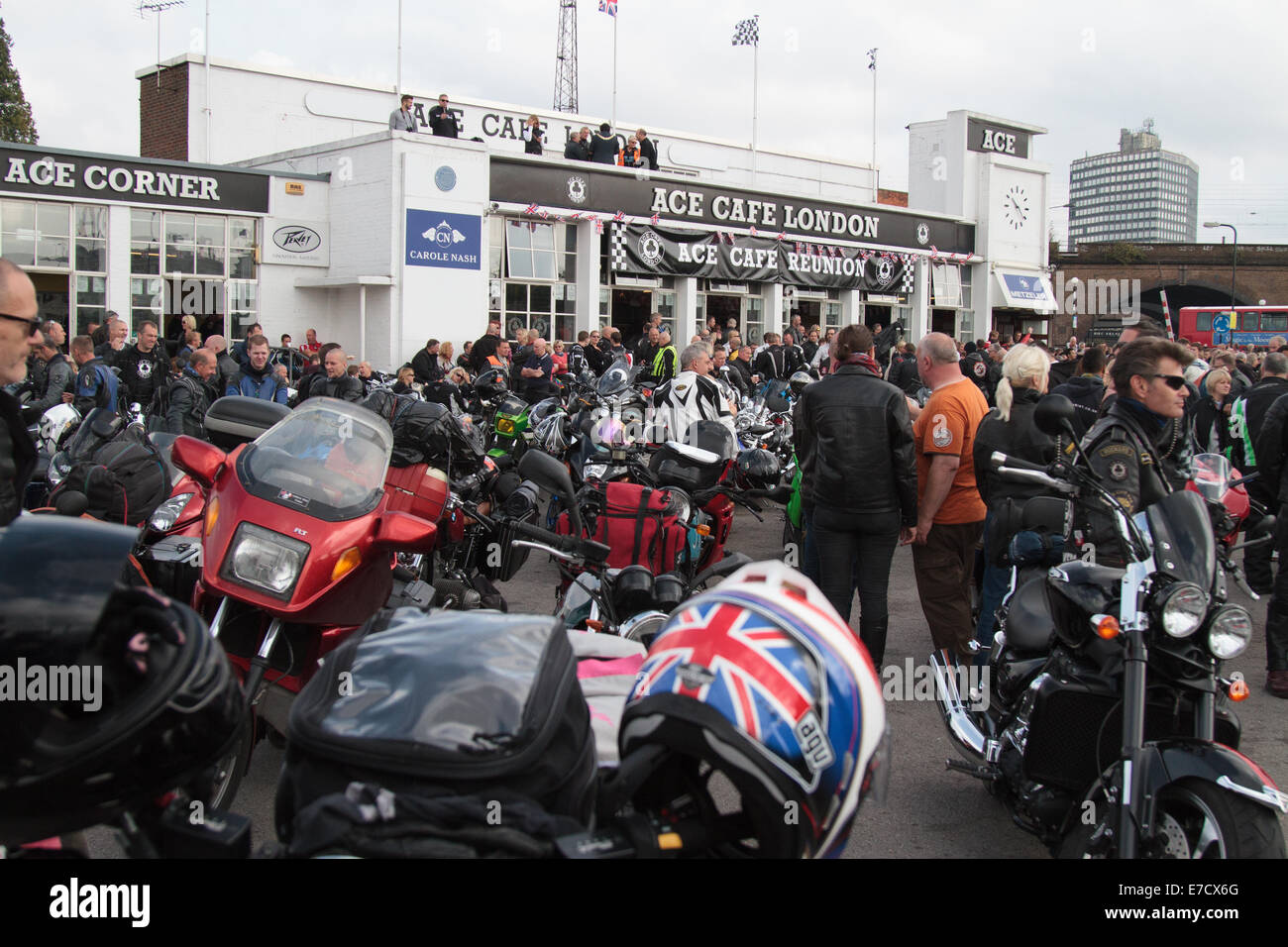 Ace Cafe, a nord di Londra, UK, 14 settembre 2014. Motociclisti e soci all'Ace Cafe Reunion Credit: Fantastica Rabbit/Alamy Live News Foto Stock