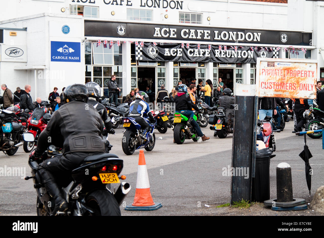 Ace Cafe, a nord di Londra, UK, 14 settembre 2014. Motociclisti e soci all'Ace Cafe Reunion Credit: Fantastica Rabbit/Alamy Live News Foto Stock