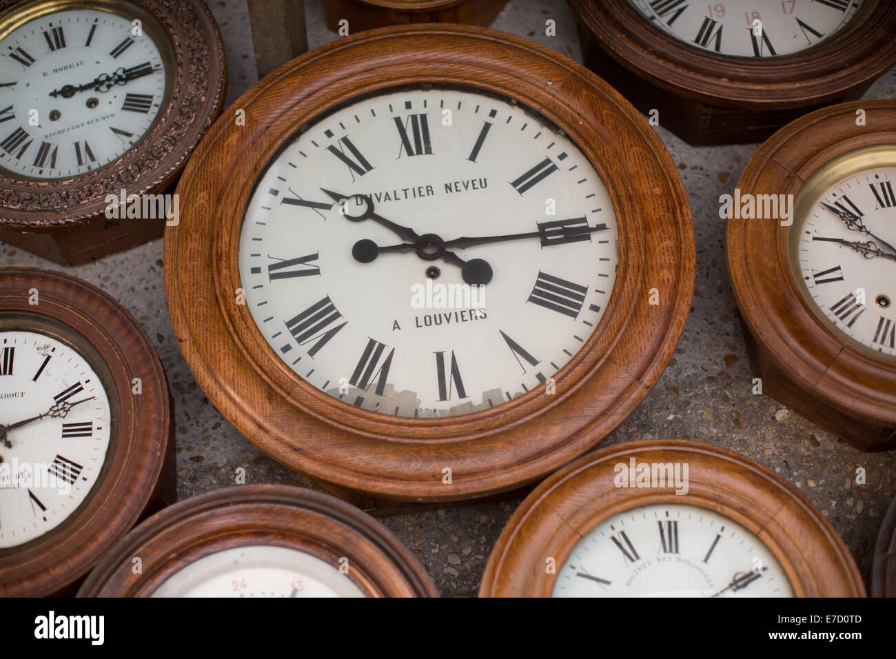 Orologi, Marche aux Puces de Saint-Ouen, Parigi, Francia Foto Stock
