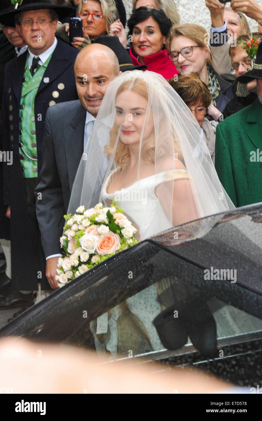 La principessa Maria Teresa di Thurn und Taxis e suo fratello il principe Alberto di Thurn und Taxis visto prima di san Giuseppe la Chiesa per la cerimonia di nozze con Hugo Wilson in Tutzing, Germania, 13 settembre 2014. Foto Stock