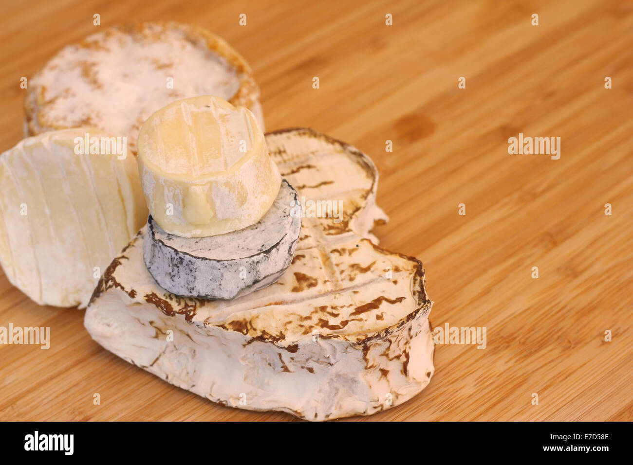 Formaggio Camembert sulla tavola di legno close-up Foto Stock