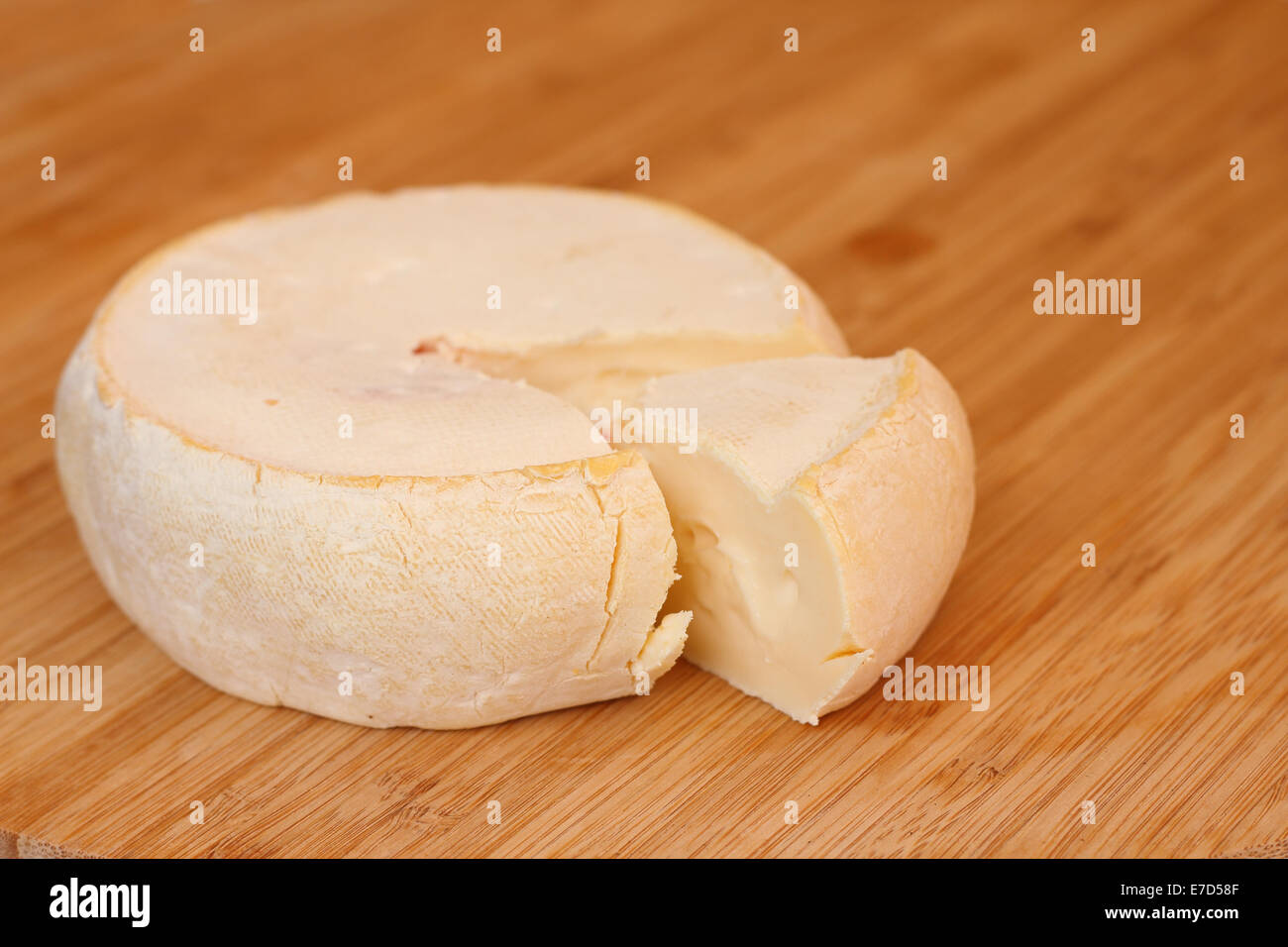 Formaggio Camembert sulla tavola di legno close-up Foto Stock