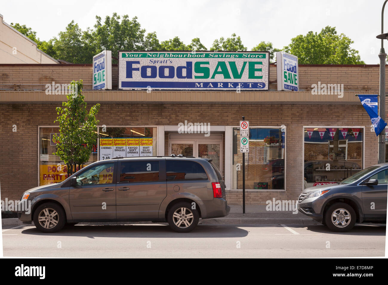 "Pratt del cibo salva mercati " un supermercato nel centro cittadino di Caledoni, Ontario, Canada. Foto Stock