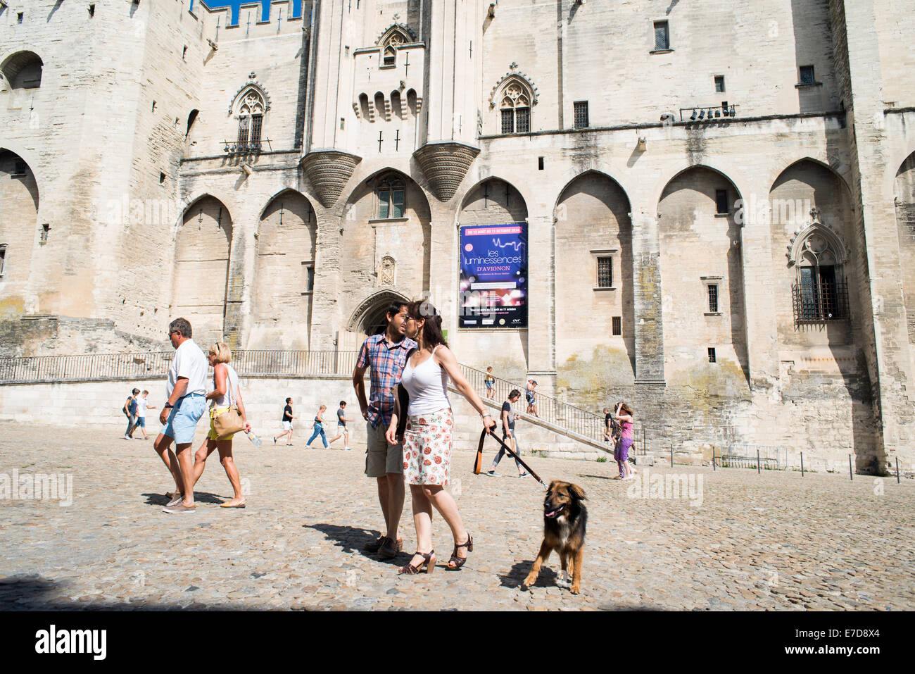 Avignon. Francia. treno turistico. Palais des Papes. Vaucluse, Provence-Alpes-Côte d'Azur. UNESCO World Heritage Site cento storico Foto Stock