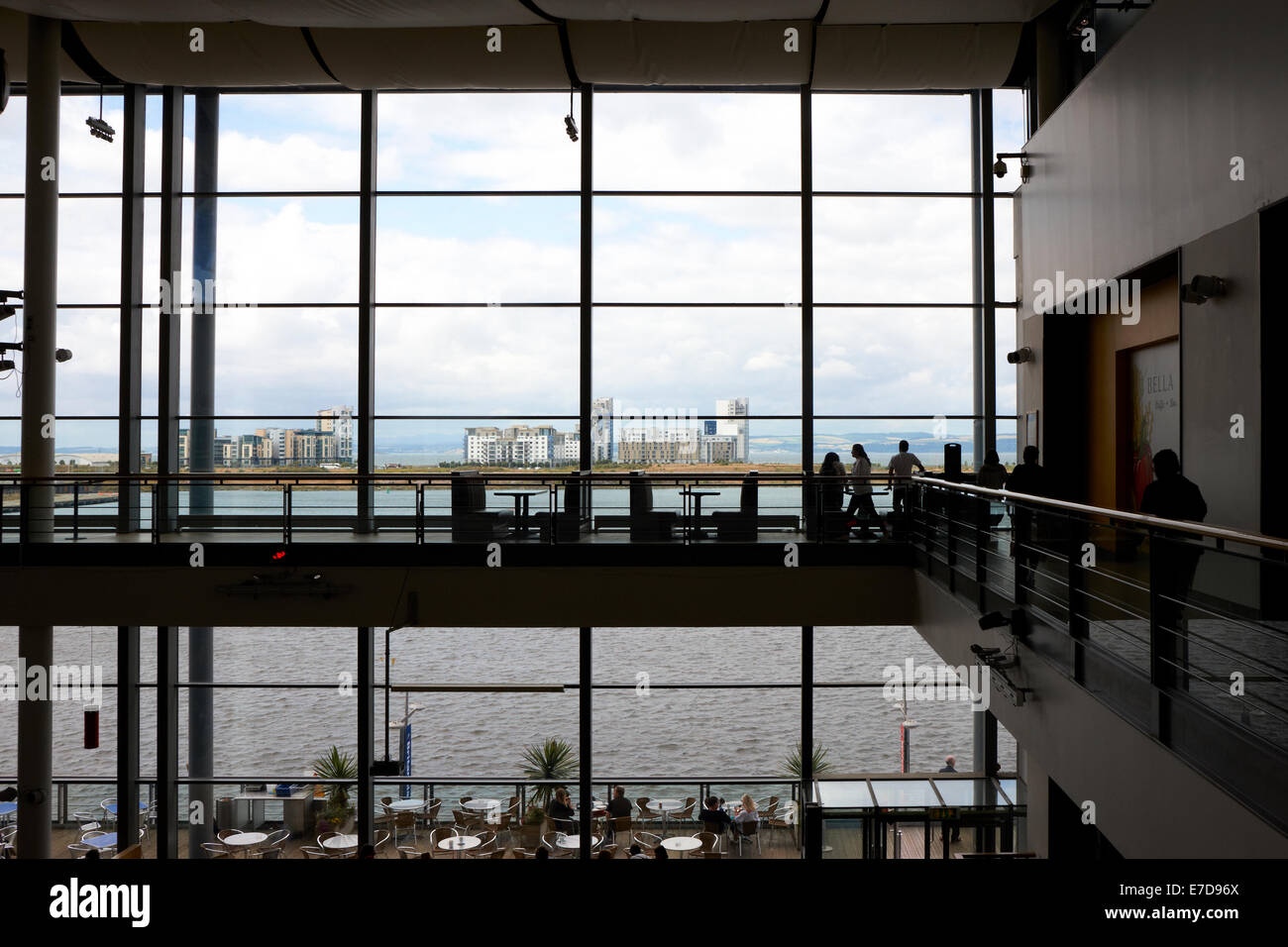 Centro commerciale Ocean Terminal, Leith, Edimburgo. L'edificio si affaccia verso il Firth of Forth Foto Stock