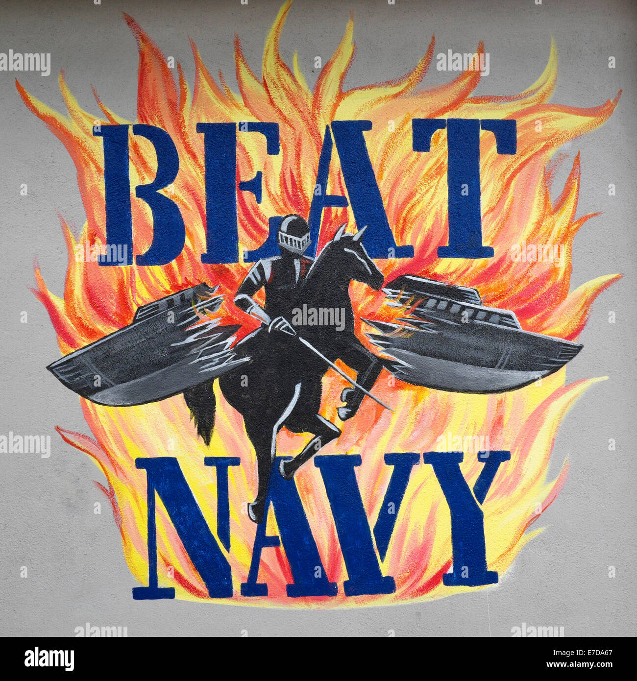 Battere la Marina - Esercito Black Knight smashing una nave della marina americana - Esercito Marina Partita di calcio Foto Stock