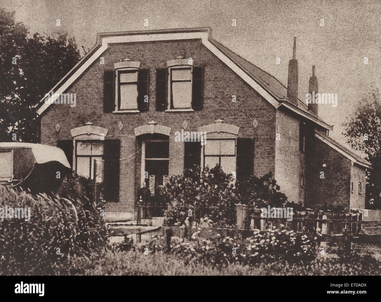 Il tedesco ex-principe ereditario Wilhelm è di nuovo a casa sull'isola di Wieringen, nel Zuyder Zee, Olanda 1919. Il principe ereditario Wilhelm della Germania (6 maggio 1882 - 20 luglio 1951), nome completo Friedrich Wilhelm Victor Agosto Ernst, era l'ultimo Principe Ereditario del Regno di Prussia e l'impero tedesco. Foto Stock