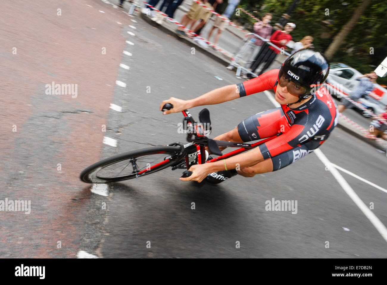 Londra, Regno Unito. 14 settembre 2014. Il cavaliere tedesco Rick Zabel del team BMC compete nella cronometro individuale sezione dello stadio 8 del tour della Gran Bretagna cycle race nel centro di Londra. Foto Stock